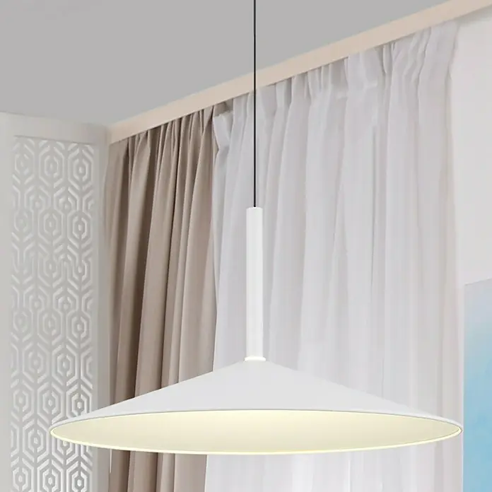 Globo LED-Pendelleuchte rund Lampone - 28 W, Ø x H: 48 x 150 cm, Weiß - Elegante, moderne weiße Hängelampe, die ein sanftes, einladendes Licht verbreitet und jedem Raum einen Hauch von Stil verleiht.