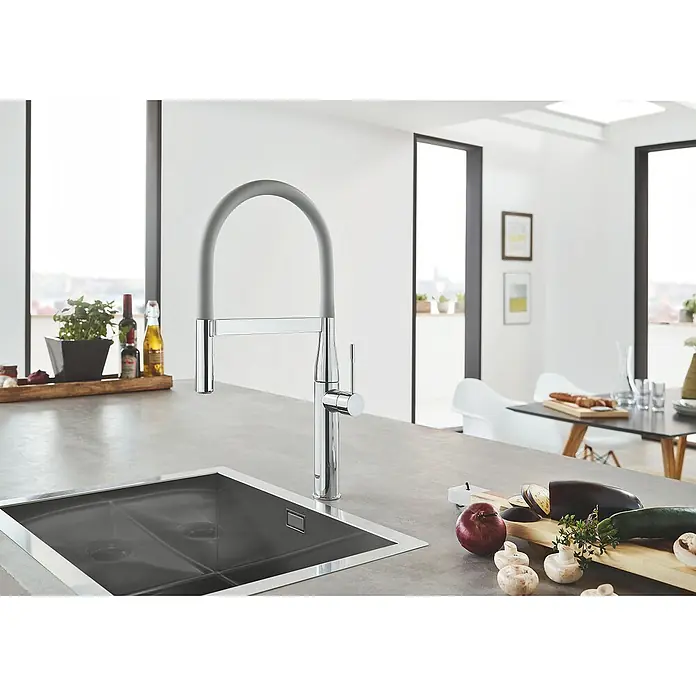 Grohe Essence Schlauchauslauf GrohFlex - Dunkelgrau, Silikon - Elegante Küchenarmatur in Chrom mit flexiblem, grauem Auslauf und moderner Einbauspüle, perfekt für jede moderne Küche.