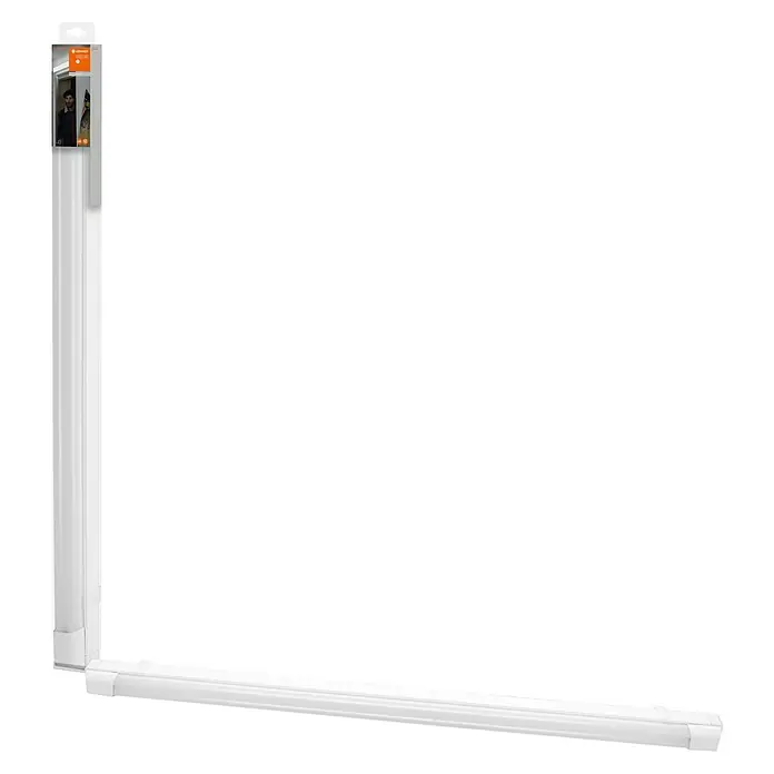 Osram LED-Lichtleiste Power Batten - L x B x H: 120 x 8,2 x 4,8 cm, Lichtfarbe: Kaltweiß, 50 W, 220 V - 240 V - Ein LED-Lichtleiste in der Verpackung ist diagonal auf einem schwarzen Hintergrund positioniert.