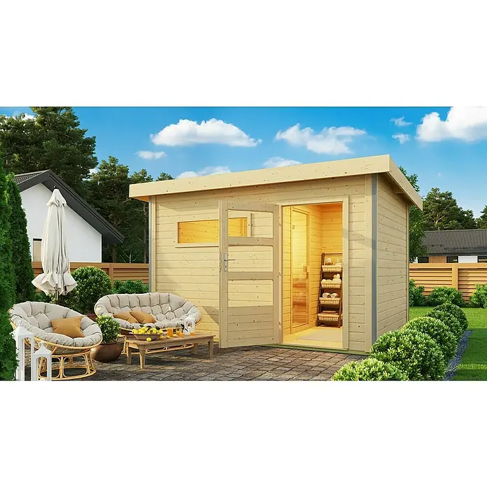 Karibu Saunahaus Danga - 9 kW Bio-Saunaofen mit externer Steuerung, Natur, L x B x H: 231 x 336 x 227 cm - Außenaufnahme einer modernen Holzsauna mit einladendem Außenbereich und geöffneter Tür, die einen Blick ins Innere gewährt.