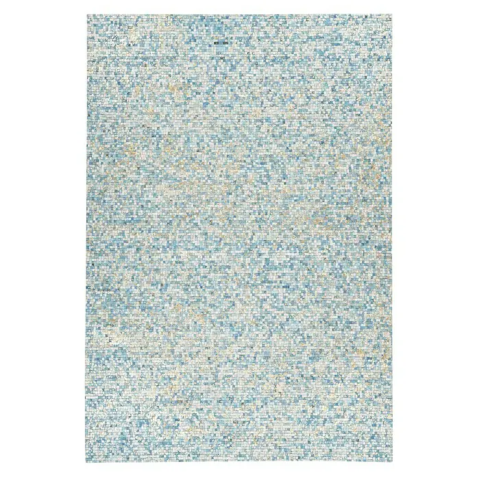 Kayoom Lederteppich Finish - Türkis, 290 x 200 cm, 100 % Leder - Detailaufnahme einer Wandfliese in Hellblau und Weiß, die ein Mosaikmuster bildet. Die Fliese verleiht jedem Raum ein frisches, maritimes Flair.