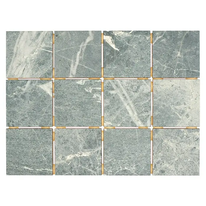 Mosaikfliese Quadrat CG BH395 - 40 x 30 cm, Grün, Matt - Bild von grünen Marmorfliesen, die mit goldenen und weißen Elementen verbunden sind. Die Fliesen zeigen einzigartige Muster und Texturen.