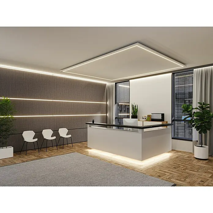 Paulmann MaxLED 1.000 LED-Band-Set Stripe Edge Full-Line COB3 cm, Warmweiß, 0,6 W, 54 lm, 230 V - 240 V - Aufnahme eines modernen Büroraums mit einem weißen Empfangstresen, minimalistischen Stühlen und stimmungsvoller LED-Beleuchtung.