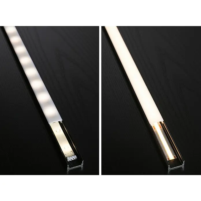 Paulmann MaxLED 1.000 Basis-Set Full-Line COB - 300 cm, 40 W, Warmweiß, 3.240 lm - LED-Streifen mit Abdeckung und Lichteffekten auf dunklem Untergrund. Die LED-Leiste spendet warmweisses, indirektes Licht.