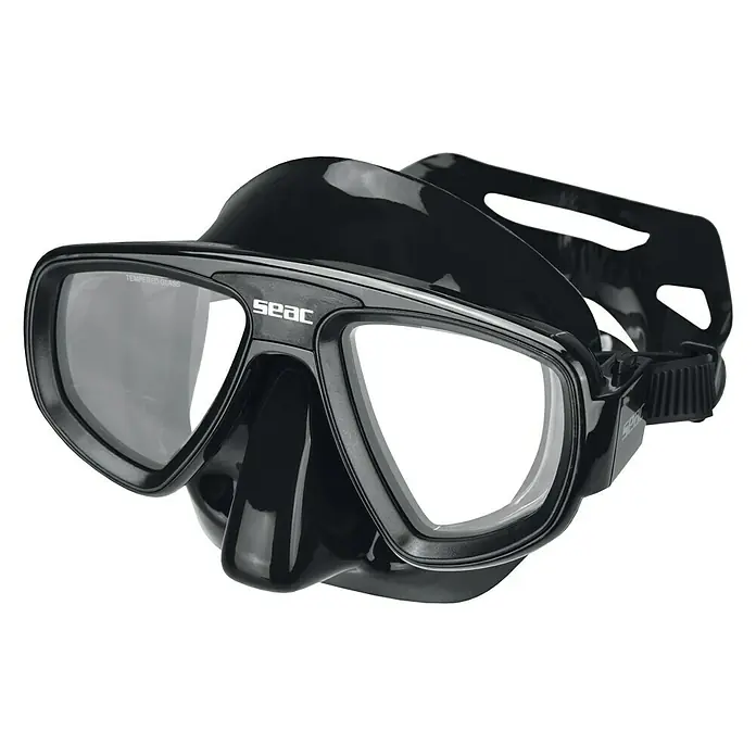 Seac Sub Set de buceo Extreme - Apto para: Adultos, Plástico, Negro - En la imagen se ve una máscara de buceo SEAC negra. La máscara tiene vidrio templado y una correa ajustable.