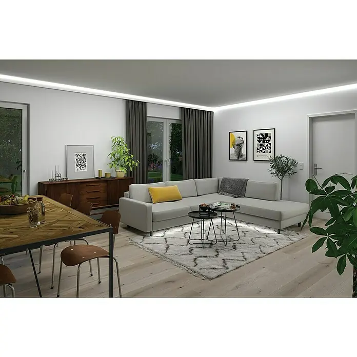 Paulmann MaxLED 1.000 LED-Band Stripe - 250 cm, RGBW, 28 W, 2.500 lm, 230 V - 240 V - Ein helles Wohnzimmer mit einem grauen Ecksofa, einem Couchtisch und einem Esstisch mit Holzstühlen, alles in einem modernen Stil.