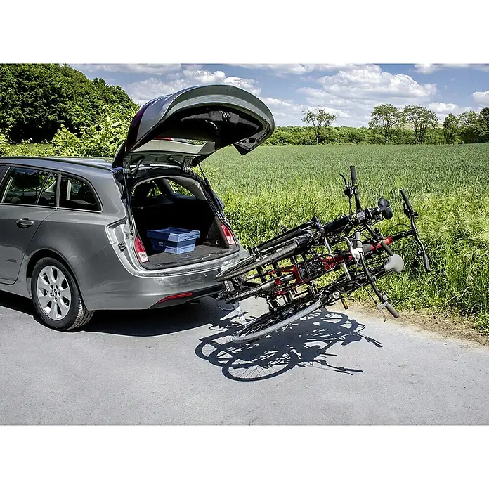 Eufab Fahrradträger Premium III - Geeignet für: 3 Fahrräder, Traglast: 60 kg - Auto mit geöffneter Heckklappe und Fahrradträger. Der Fahrradträger ist mit Fahrrädern beladen und bereit für den Transport.