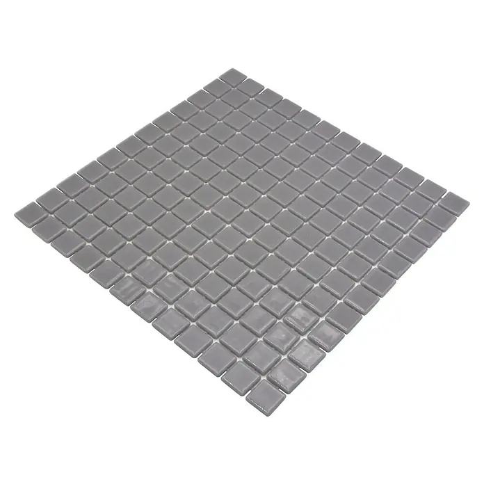 Mosaikfliese Quadrat Eco VP25108PUR - 31,6 x 31,6 cm, Glas, Grau, Glänzend - Nahaufnahme eines quadratischen Mosaikfliesenblatts in Grautönen, ideal für die Gestaltung von Wand- und Bodenflächen mit einem modernen Touch.