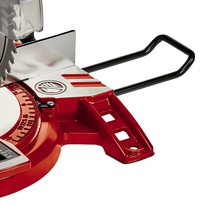 Einhell Kapp- & Gehrungssäge TC-MS 2112 - 1.600 W, Durchmesser Sägeblatt: 210 mm, Leerlaufdrehzahl: 5.000 U/min - Detailaufnahme einer roten Kapp- und Gehrungssäge mit schwarzem Griff und gut sichtbarer Winkelskala.