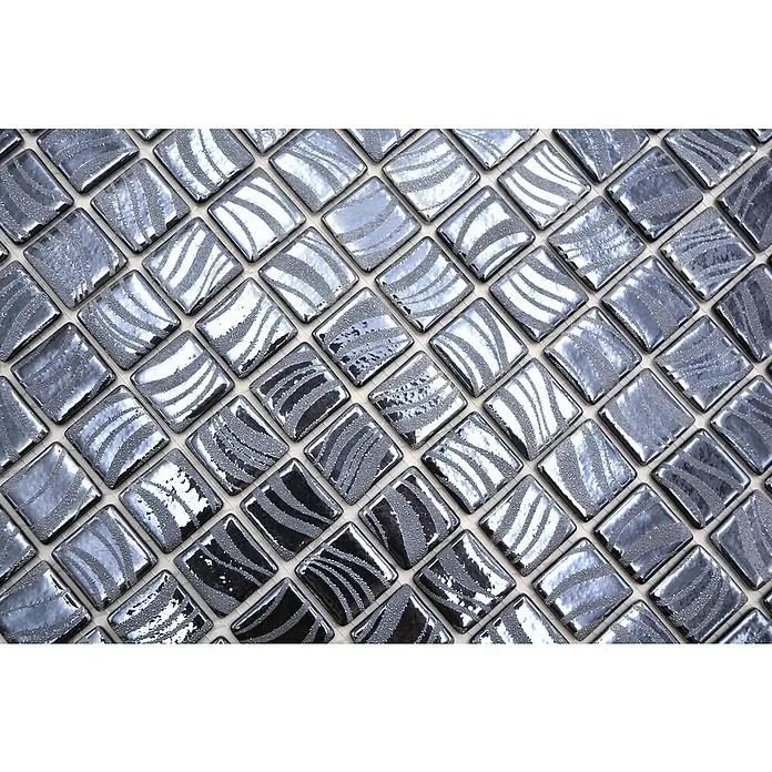Mosaikfliese Quadrat Eco VP78253PUR - 31,6 x 31,6 cm, Glas, Schwarz, Schimmernd - Nahaufnahme von silberfarbenen Mosaikfliesen mit gewellten Mustern, ideal für elegante Innenraumgestaltung und Wandverkleidungen.