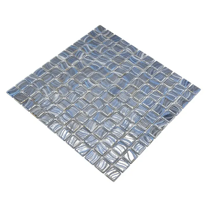 Mosaikfliese Quadrat Eco VP78250PUR - 31,6 x 31,6 cm, Glas, Blau, Glänzend - Nahaufnahme eines blauen Glasmosaikfliesenblattes, das sich perfekt für Badezimmer- oder Küchendekor eignet.
