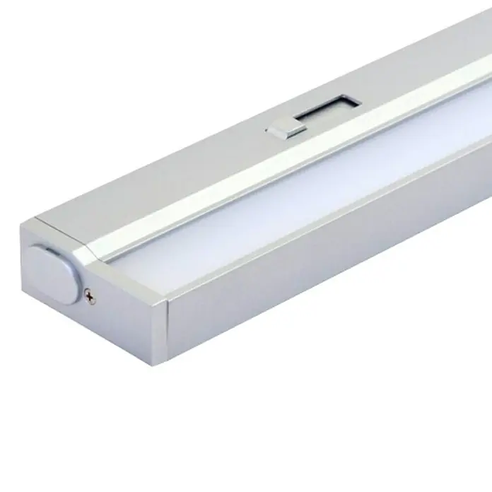 Müller-Licht LED-Unterbauleuchte Conero - L x B x H: 90,9 x 5,3 x 2,9 cm, Lichtfarbe: Neutralweiß, 15 W, Silber - Nahaufnahme einer silberfarbenen LED-Unterbauleuchte mit Schalter und Lichtaustrittsfläche für die Küchenbeleuchtung.