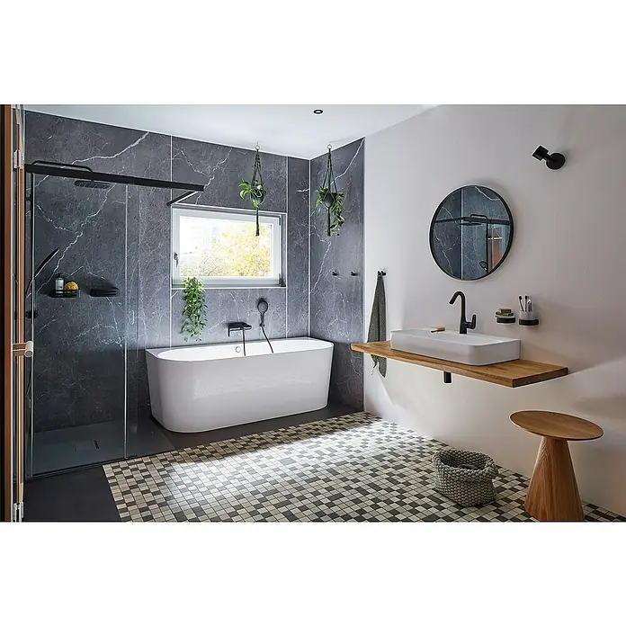 Mosaikfliese Quadrat Mix CD 210 - 30,6 x 30,6 cm, Hellbeige/ Grau, Unglasiert, Matt - Badezimmer-Interieur mit Marmorwand, freistehender Badewanne und einem Waschtisch mit Holzplatte und rundem Spiegel.