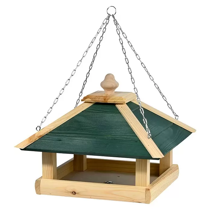 Dobar Vogelfutterhaus - 39 x 39 x 30 cm, Natur/ Grün, Holz - Hängendes Vogelhaus aus Holz mit dunkelgrünem Dach und silbernen Ketten.