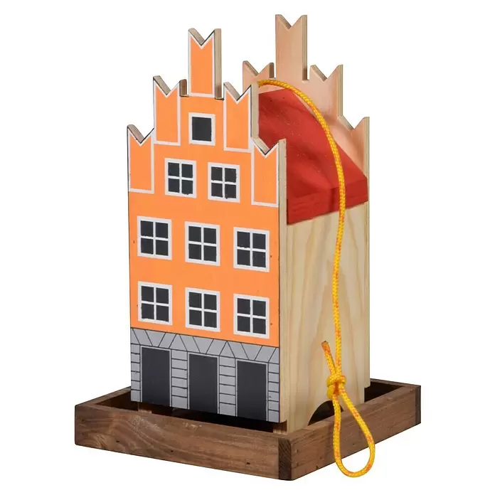 Dobar Vogelfutterhaus - 19 x 19 x 30 cm, Natur/ Orange, Holz - Vogelhäuschen aus Holz in Hausform mit oranger Fassade, rotem Dach und gelbem Seil.