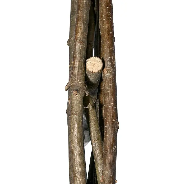 Dobar Beeteinfassung 4er Set - Haselnuss - Nahaufnahme von verbundenen Ästen, die ein einzigartiges und rustikales Deko-Element bilden. Perfekt für naturnahe Akzente in Ihrem Zuhause.
