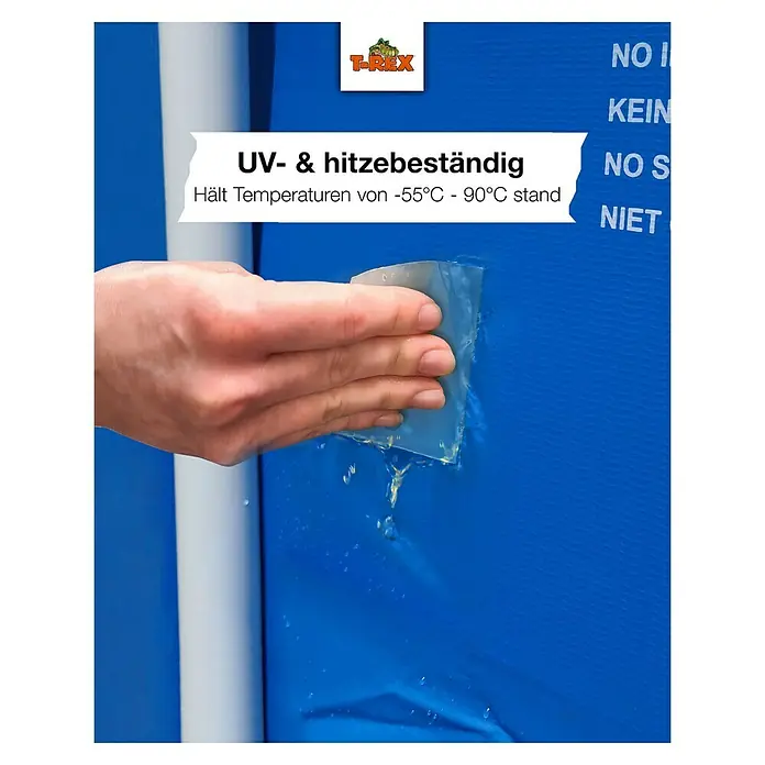 T-Rex Reparaturband Waterproof Tape - Schwarz, 1,5 m x 50 mm - Ein T-Rex-Klebeband wird auf einer blauen Oberfläche angebracht, um zu demonstrieren, dass es UV- und Hitzebeständig ist.