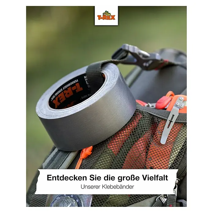 T-Rex Reparaturklebeband All Weather Tape - 25 m x 48 mm - Nahaufnahme von T-Rex-Gewebeband auf einem Rucksack, ideal für Reparaturen im Freien. Entdecken Sie die große Vielfalt unserer Klebebänder.