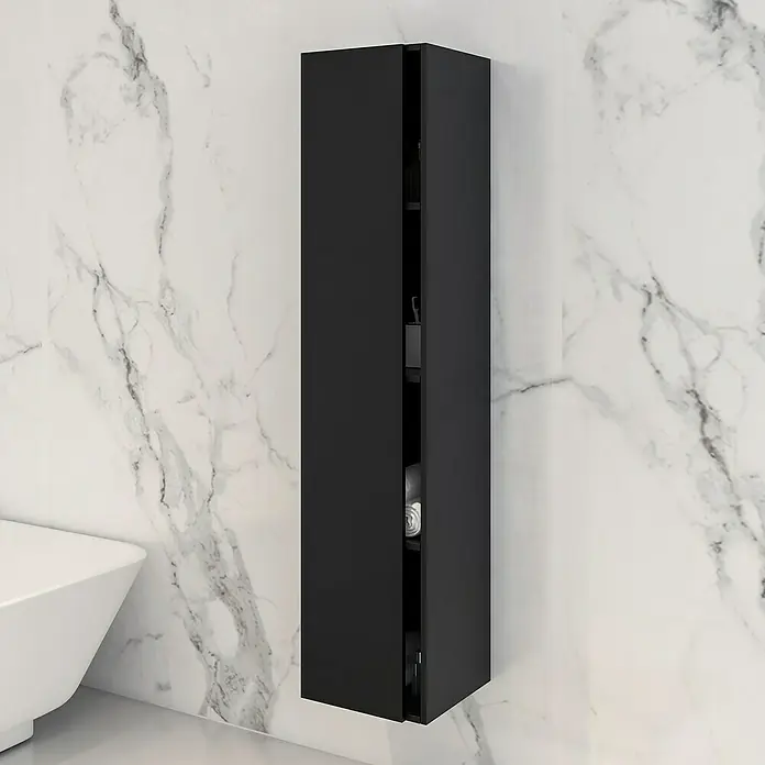 Disbain Armario colgante de baño Vega - L x An x Al: 35 x 35 x 160 cm, Negro - Mueble de baño negro montado en la pared con una puerta abierta para guardar artículos de tocador, toallas y productos cosméticos contra una pared de mármol.