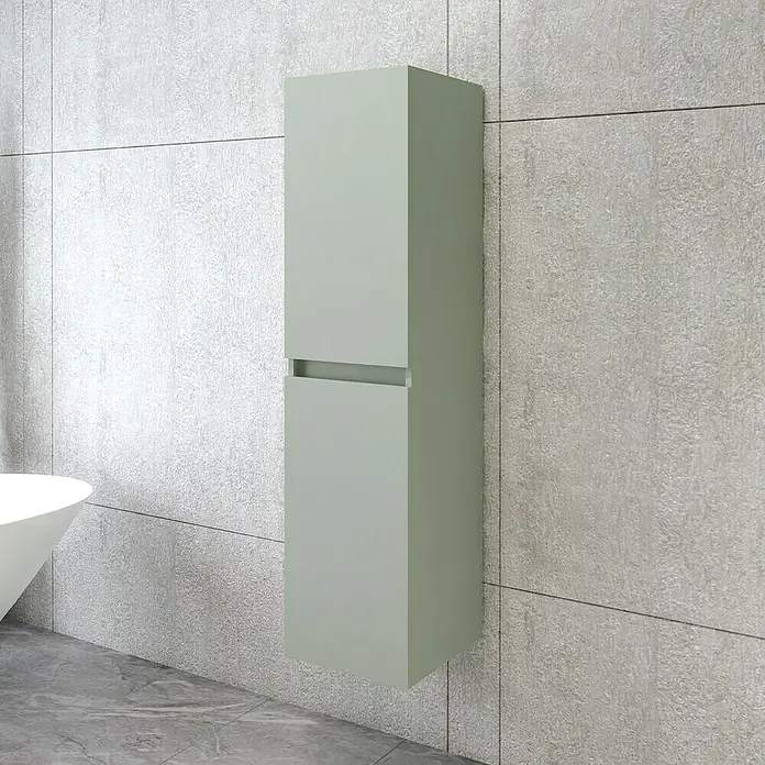 Disbain Armario colgante de baño Kuntur - L x An x Al: 35 x 35 x 140 cm, Verde té - La imagen muestra un alto armario de baño verde claro con dos puertas, montado en una pared gris con textura. Diseño moderno.
