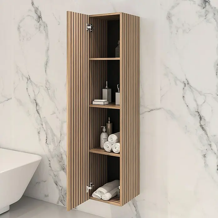 Disbain Armario colgante de baño Vega - L x An x Al: 35 x 35 x 160 cm, Acacia - Un armario de baño estrecho y abierto con listones de madera y múltiples estantes ofrece almacenamiento para toallas y artículos de cuidado personal.