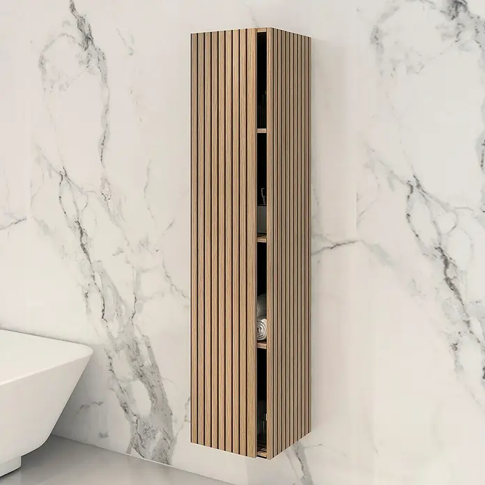 Disbain Armario colgante de baño Vega - L x An x Al: 35 x 35 x 160 cm, Acacia - Un armario de baño delgado de madera con diseño de listones y una puerta parcialmente abierta, que proporciona espacio de almacenamiento.