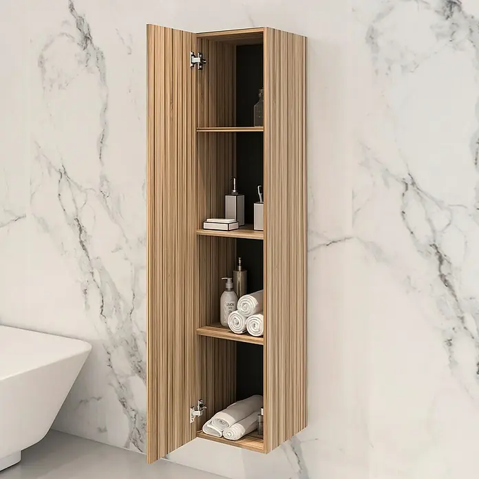 Disbain Armario colgante de baño Vega - L x An x Al: 35 x 35 x 160 cm, Bambú - Mueble de baño con compartimento abierto y utensilios de baño. El mueble es de madera con ranuras verticales.