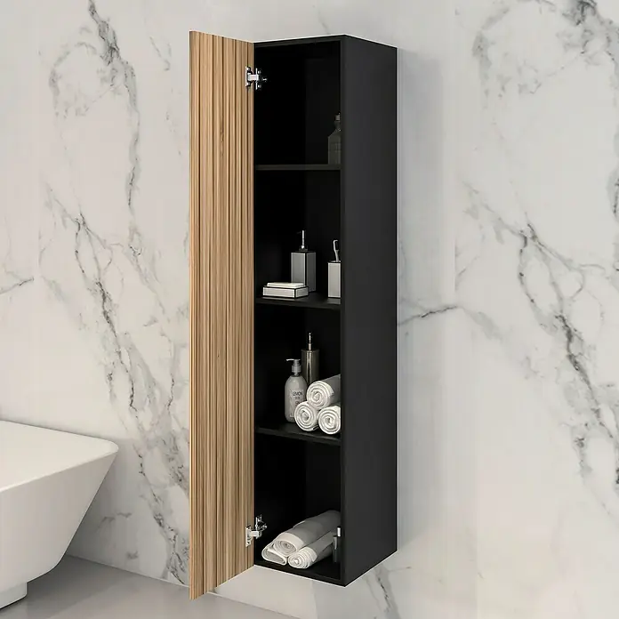 Disbain Armario colgante de baño Vega - L x An x Al: 35 x 35 x 160 cm, Negro/Bambú - Armario de baño con frontal con textura de madera. El armario es negro con estantes y un frontal de madera clara que se abre hacia un lado.