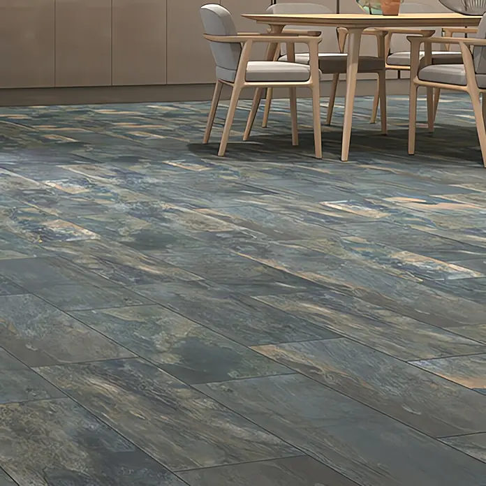 Decocer by Cinca Feinsteinzeugfliese Splash Indian - 30 x 60 cm, Blaubraun, Matt - Nahaufnahme von Holzbodenfliesen mit einzigartigen Texturen und Farben, die Wärme und Stil in jeden Raum bringen.