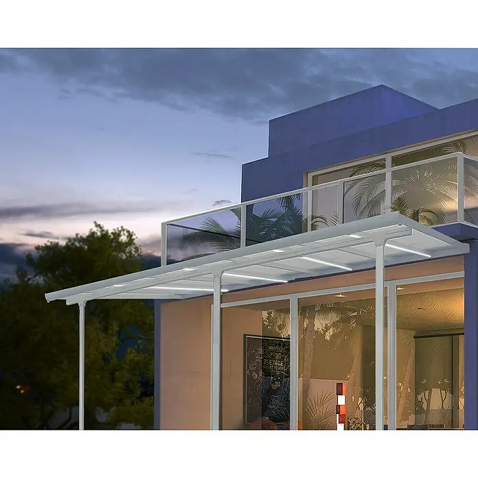 Palram – Canopia LED-Band - 25 W, Neutralweiß, Länge 2,7 m - Nahaufnahme eines modernen Terrassendachs, das Design und Funktionalität vereint und einen stilvollen Außenbereich schafft.
