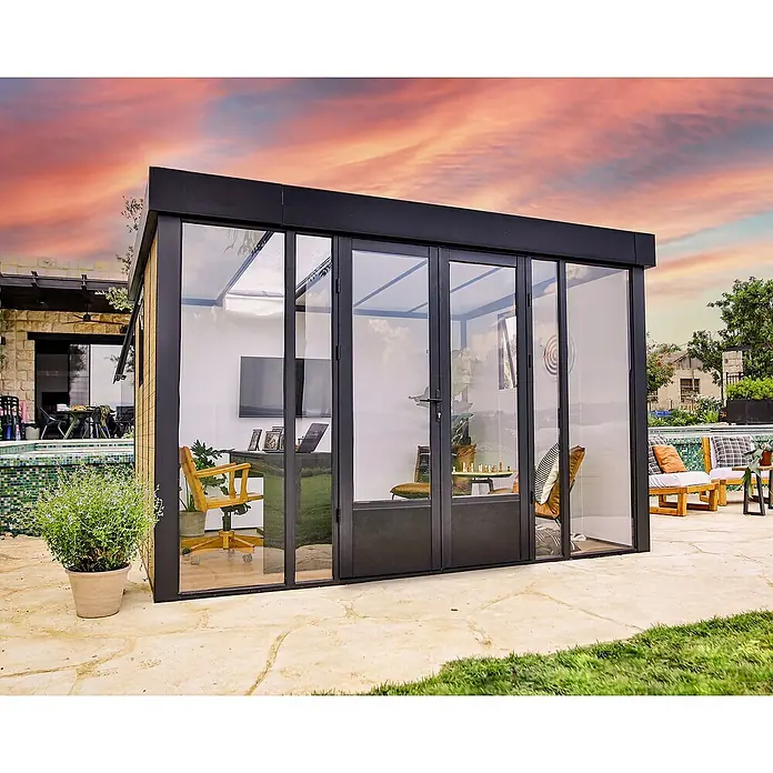 Palram – Canopia Caseta de jardín Copenhaguen - Medidas ext. (An x Pr): 351 x 287 cm, Plástico, Negro - Moderna oficina de jardín con paredes de cristal. Un espacio de trabajo elegante y funcional al aire libre con mucha luz natural y vistas.