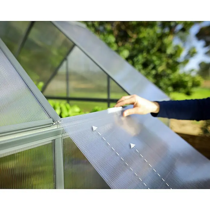 Palram – Canopia Invernadero Mythos - Medidas ext. (An x Pr): 185 x 186 cm, Material de la pared lateral: Plástico, 4 mm, Gris - Primer plano de un invernadero con una ventana abierta, que muestra la ventilación y el control de temperatura en su interior.