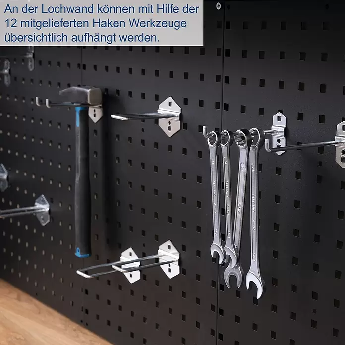 Scheppach Werkbank-Set GWS08 - L x B x H: 50 x 236 x 205 cm, Anzahl Schubladen: 5 Stk. - Schwarze Lochwand mit verschiedenen Werkzeugen wie Schraubenschlüsseln und Hammer, ordentlich an silbernen Haken organisiert.
