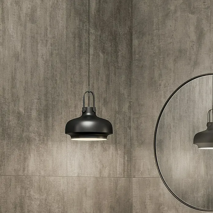 Atlas Concorde Solution Yorkshire Feinsteinzeugfliese Midnight60 x 120 cm, Anthrazit, Matt - Elegante schwarze Hängelampe im Industriedesign, perfekt für moderne Interieurs. Das sanfte Licht betont die stilvolle Form und die hochwertige Verarbeitung.