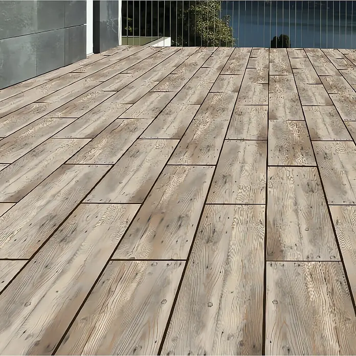 Terrassenfliese Skandinavia 2.0 - 40 x 120 x 2 cm, Grau/Beige, Matt - Nahaufnahme einer Holzterrasse, die natürliche Schönheit und robuste Haltbarkeit für den Außenbereich vereint.
