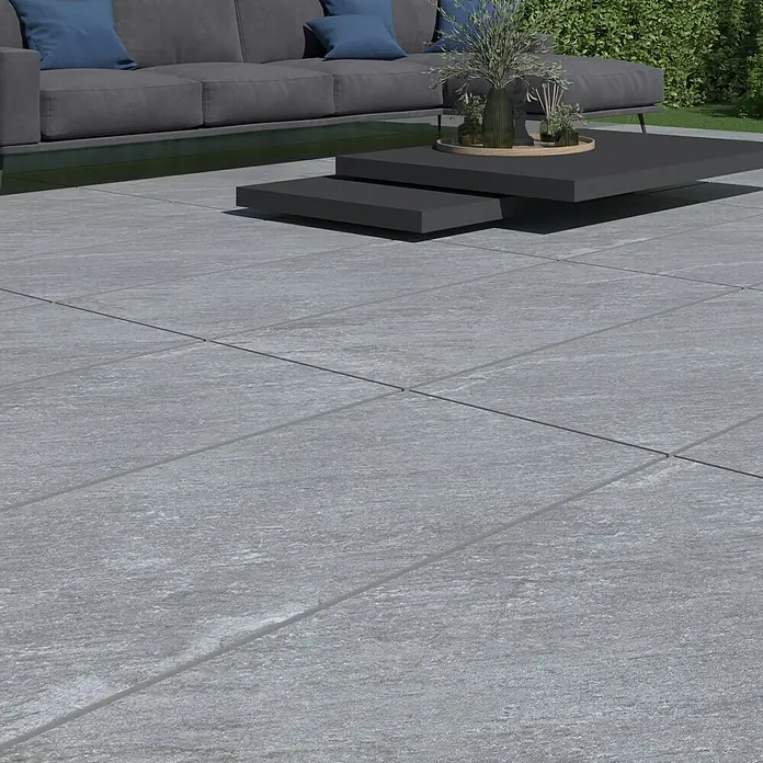 Terrassenfliese Piazza 2.0 - 59,7 x 119,7 x 2 cm, Grau, Matt - Graue Terrassenfliesen aus Keramik mit quadratischen Formaten. Ein elegantes und zeitgemäßes Design für den Außenbereich.