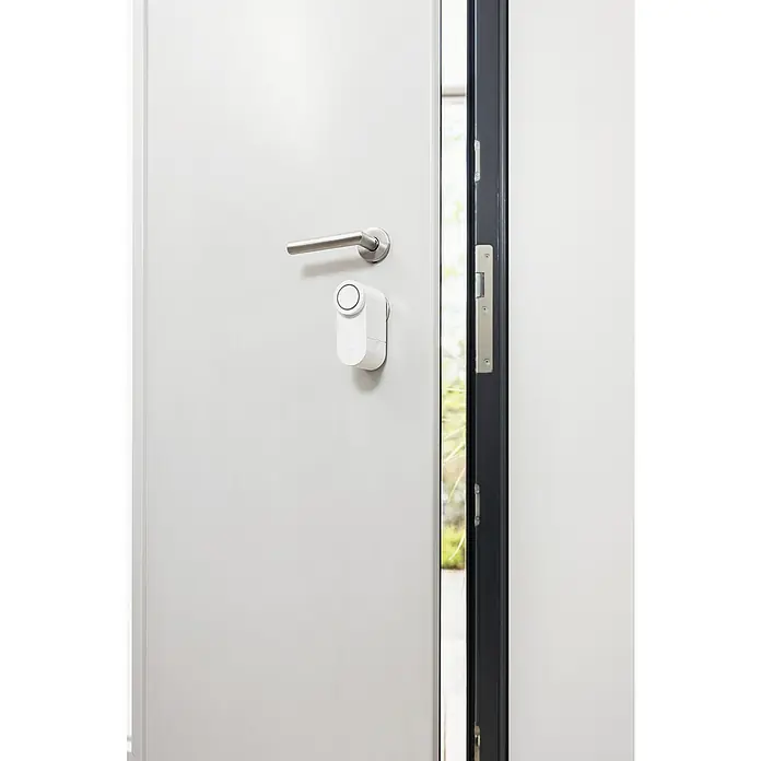 Abus Elektronisches Türschloss LOXERIS CFA4100 W - Bedienung: Über App, Geeignet für: Türen, Weiß - Ein modernes Türschloss mit Griff und elektronischer Schließeinheit in einem minimalistischen Design.