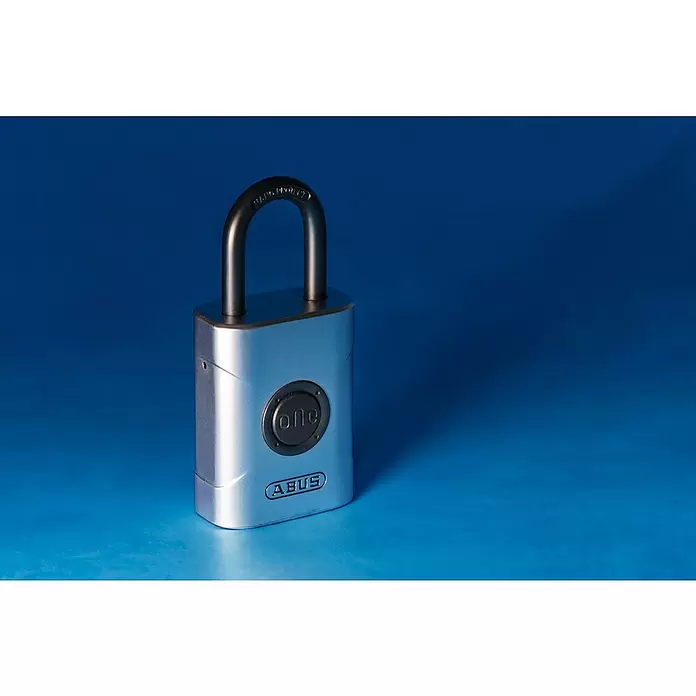 Abus Vorhängeschloss EVEROX 61/45 - SIlber, 23 x 45 x 95 mm - Silbernes ABUS Vorhängeschloss mit schwarzem Bügel und 'one'-Branding.