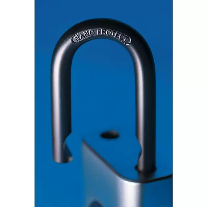 Abus Vorhängeschloss EVEROX 61/45 - SIlber, 23 x 45 x 95 mm - Metallener Bügel eines Vorhängeschlosses mit „NANO PROTECT“ Prägung auf der Oberfläche.