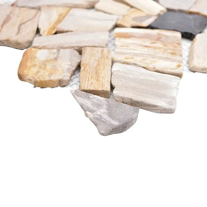 Mosaikfliese Mix CIOT FNWS - 30,5 x 30,5 cm, Braun/Beige, Matt - Nahaufnahme von einer Matte aus polierten, unregelmäßigen Holzfliesen mit unterschiedlichen Farben und Maserungen.