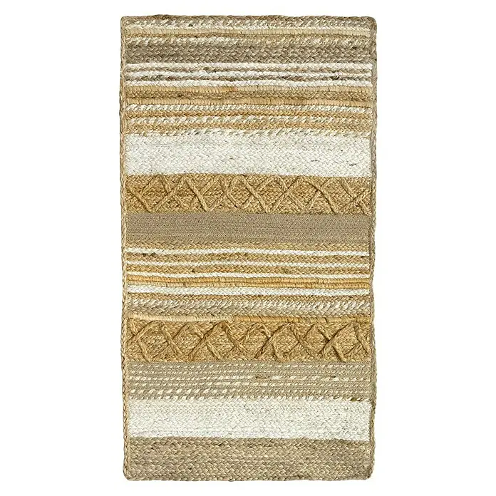 Alfombra de yute París - Natural, 110 x 60 cm, 100% yute - Primer plano de una alfombra rectangular con rayas horizontales marrones y blancas y detalles trenzados, mostrando una textura natural.