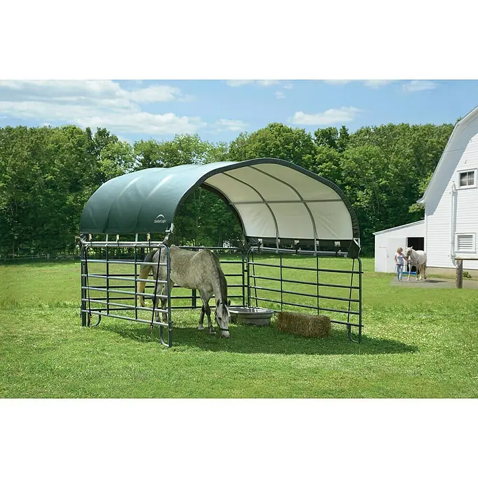ShelterLogic Weidezelt - Grundfläche: 13,7 m², Kunststoff - ShelterLogic Weideunterstand mit grauen Pferd auf einer grünen Weide für den Schutz vor Sonne und schlechtem Wetter.
