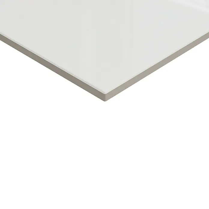 Wandfliese White Classic - 30 x 60 cm, Weiß, Glänzend - Detailaufnahme einer glänzenden weißen Keramikfliese, die ihre moderne Ästhetik und hochwertige Verarbeitung zeigt.