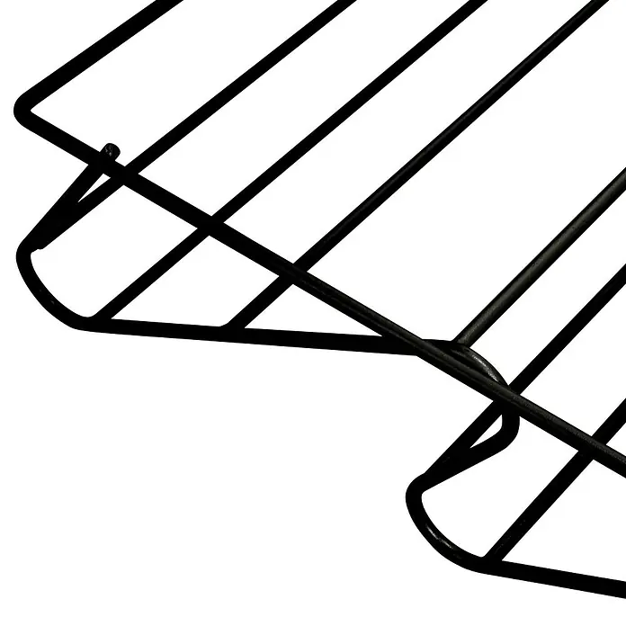 Emuca Schuhauszug - Breitenverstellung: 760 mm - 794 mm, Tiefschwarz - Nahaufnahme eines schwarzen 3-Loch-Ordners, der für die Organisation von Dokumenten und Papierkram im Büro oder zu Hause verwendet wird.
