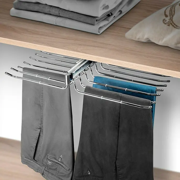 Emuca Hosenauszug Self - L x B x H: 470 x 665 x 107 mm, Silber - Hosenaufbewahrungslösung: Ausziehbarer Hosenhalter aus Chrom für den Kleiderschrank, der Ordnung und Übersichtlichkeit schafft.