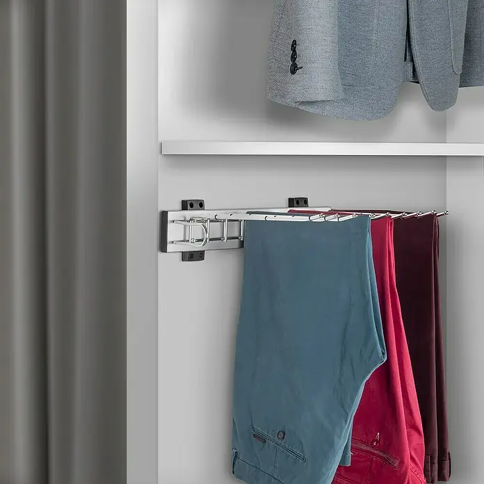 Emuca Hosenhalter Self - L x B x H: 335 x 470 x 116 mm, Links, Stahl, Herausziehbar - Kleiderbügel mit Hosen. Schwenkbarer Hosenaufhänger für die perfekte Organisation im Kleiderschrank.
