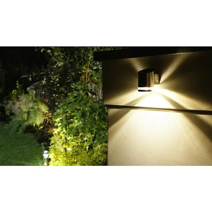 BAUHAUS Solar-Außenwandleuchte - 0,1 W, L x B x H: 12 x 9 x 12,5 cm, Silber, 15 lm - Moderne Außenwandleuchte aus Edelstahl mit warmweißem Licht, ideal zur Beleuchtung von Fassaden und Gärten.