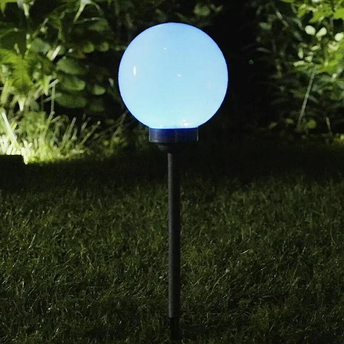 BAUHAUS Solar-Dekoleuchte Ball - Höhe: 525 mm, IP44 - Solarleuchte in Kugelform, die im Garten für stimmungsvolle Beleuchtung sorgt. Die Lampe hat einen Erdspieß zur einfachen Installation.