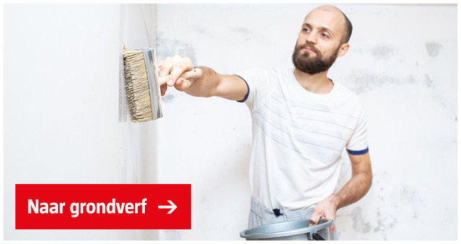 man-verft-muur-grondverf