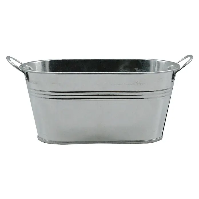 Zinkwanne - Metall, L x B x H: 22 x 12,5 x 10,5 cm - Nahaufnahme eines silbernen, rechteckigen Behälters mit Griffen und horizontalen Zierlinien, ideal für Dekoration oder Aufbewahrung.